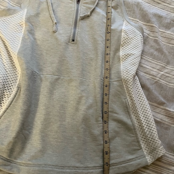 Calima By Carrie Underwood pullover hooded top - Picture 4 of 9